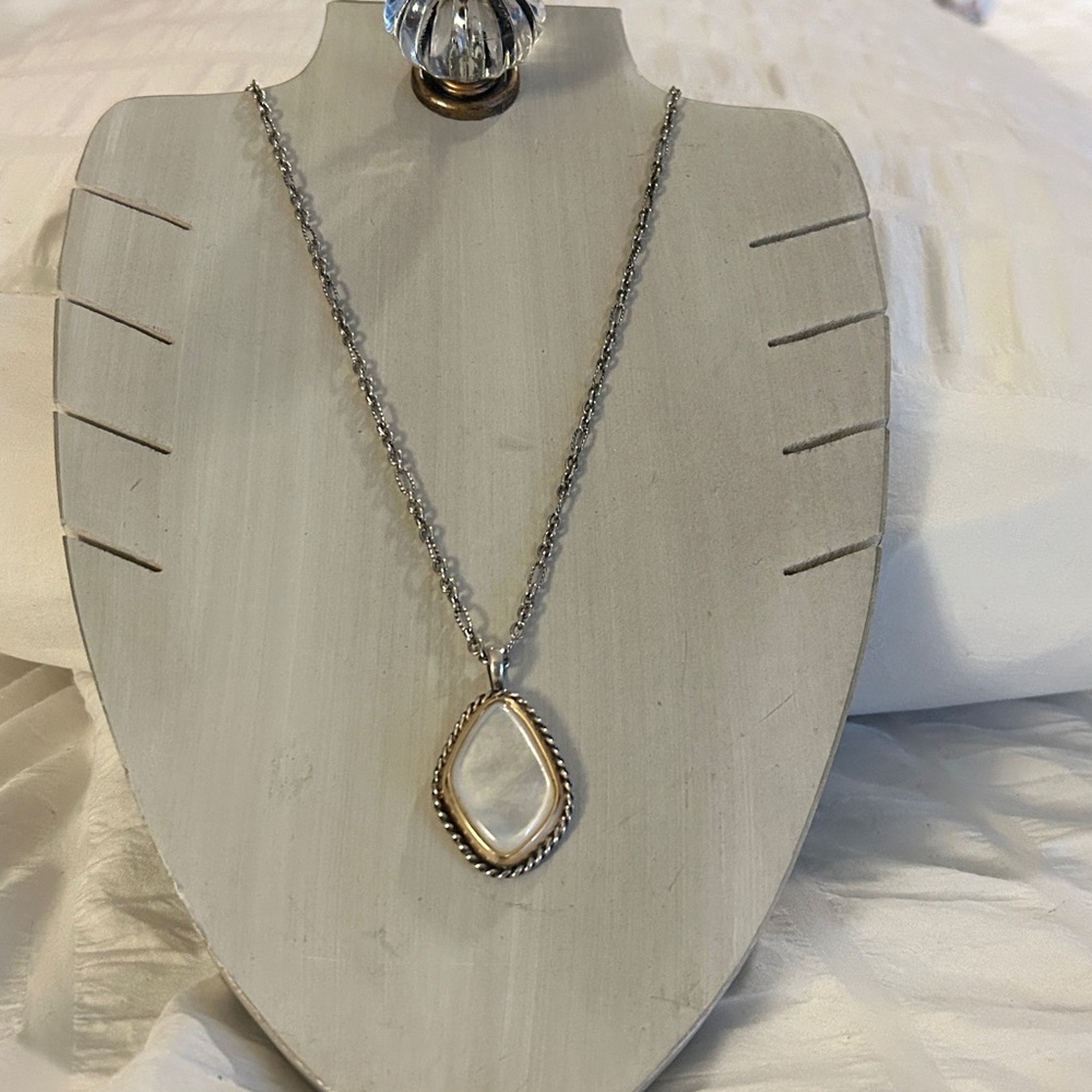 James Avery vintage Alessandra mother of Pearl Mop 14k Gold & Silver pendant - Picture 2 of 4